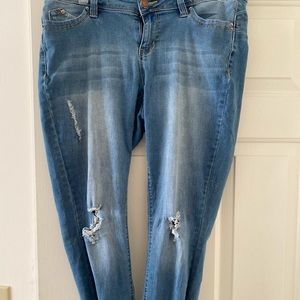 Cropped distressed jeans